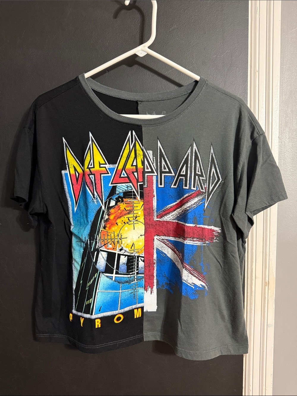 Def Leppard Cropped Crewneck Band Tee Size: 1X